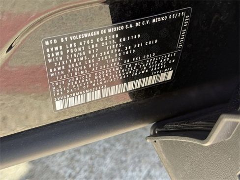 Used 2025 Volkswagen Tiguan S image 26