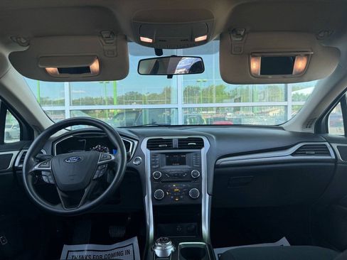 Used 2017 Ford Fusion SE FWD image 10