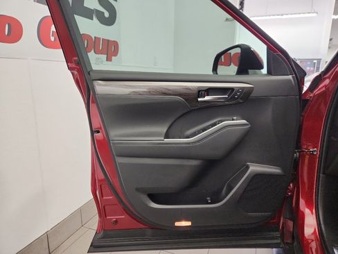 Used 2023 Toyota Highlander Platinum image 8
