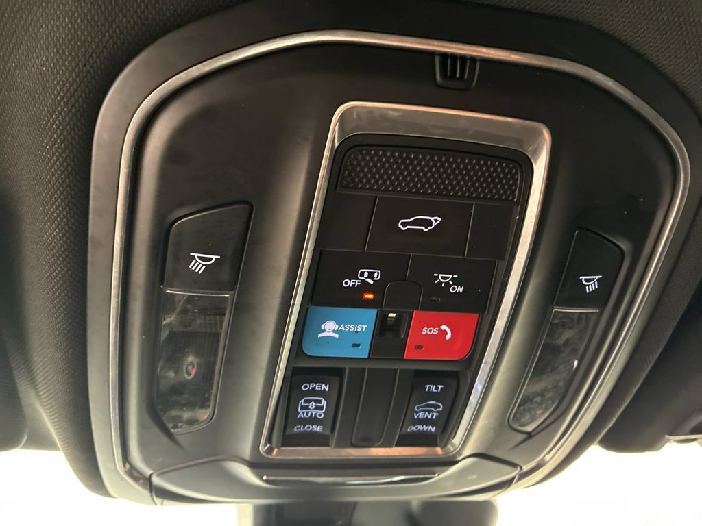 Used 2023 Jeep Grand Cherokee Altitude AWD/4WD image 27