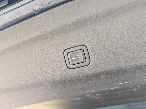 Used 2023 GMC Yukon XL Denali AWD/4WD image 17