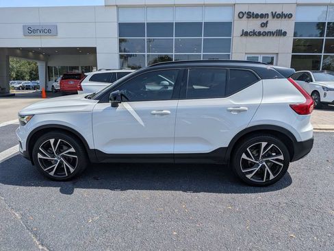Used 2020 Volvo XC40 T4 R-Design FWD image 3