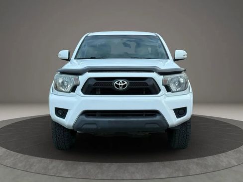 Used 2015 Toyota Tacoma PreRunner image 2