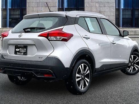 Used 2019 Nissan Kicks SV image 11