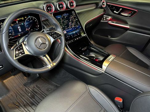 Used 2025 Mercedes-Benz GLC 300 4MATIC image 25