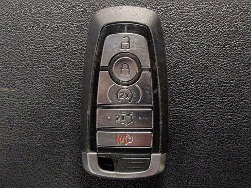 Used 2018 Ford Edge Titanium w/ Equipment Group 301A FWD image 32