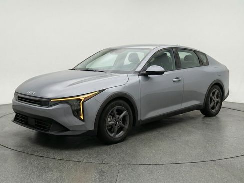 Used 2025 Kia K4 LXS image 3