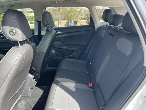 Certified 2025 Volkswagen Taos SE FWD image 30