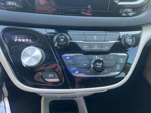 Certified 2017 Chrysler Pacifica Touring w/ Tire & Wheel Group FWD image 63