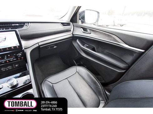 Used 2023 Jeep Grand Cherokee L Limited w/ Luxury Tech Group II image 11