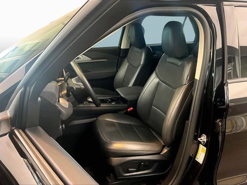 Used 2025 Ford Explorer Active w/ Active Comfort Package RWD image 8