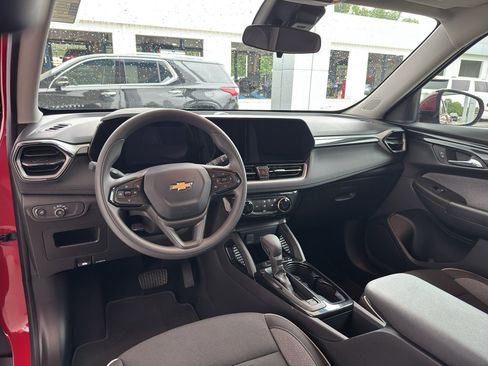 Used 2026 Chevrolet TrailBlazer LT w/ Driver Confidence Package FWD image 8