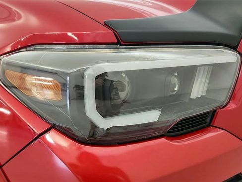 Used 2019 Toyota Tacoma SR5 image 14