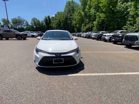Used 2024 Toyota Corolla LE FWD image 6
