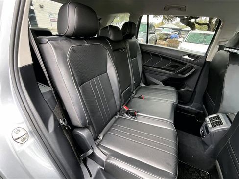 Used 2022 Volkswagen Tiguan SE image 19