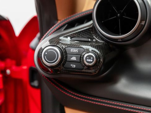 Certified 2022 Ferrari F8 Tributo image 30