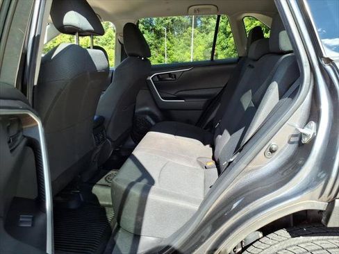 Used 2022 Toyota RAV4 LE AWD/4WD image 10