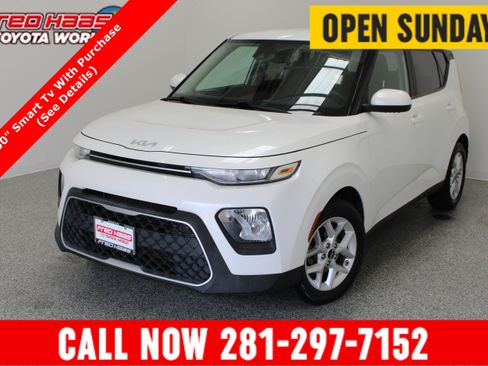 Used 2022 Kia Soul LX w/ Technology Package FWD image 1