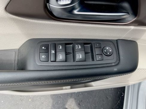 Used 2023 Chrysler Voyager LX FWD image 22