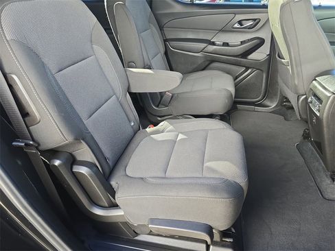 Used 2023 Chevrolet Traverse LT image 28