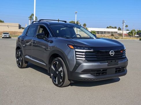 New 2025 Nissan Kicks SR image 2