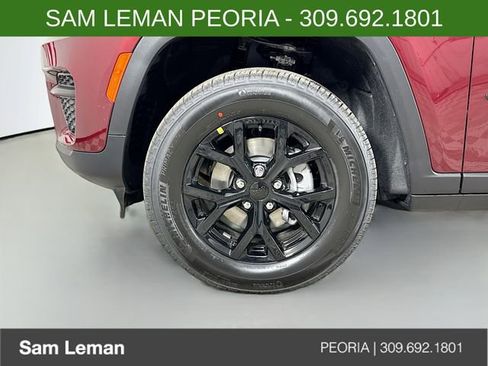 New 2025 Jeep Grand Cherokee Laredo image 29