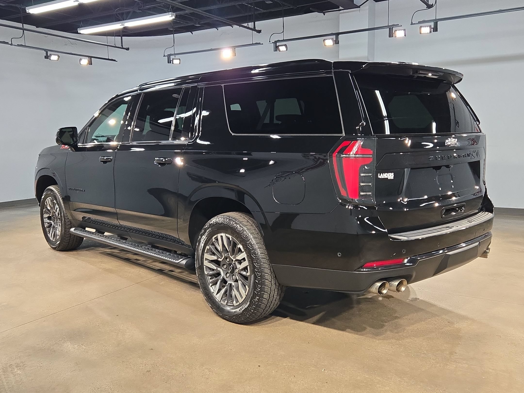 Used 2025 Chevrolet Suburban Z71 AWD/4WD image 4