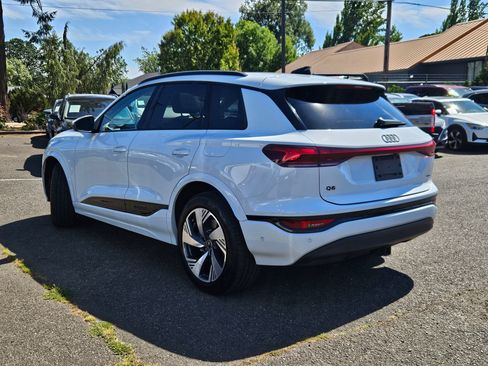 Used 2025 Audi Q6 e-tron Premium Plus w/ Premium Plus AWD/4WD image 3