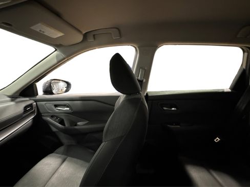 Used 2025 Nissan Rogue SV image 37