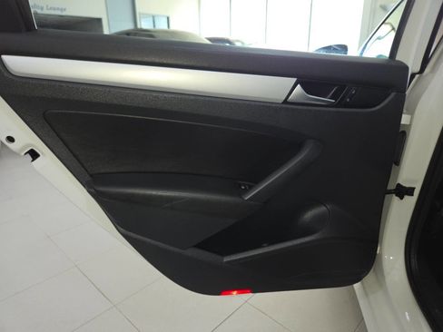 Used 2012 Volkswagen Passat 2.5 SE FWD image 19