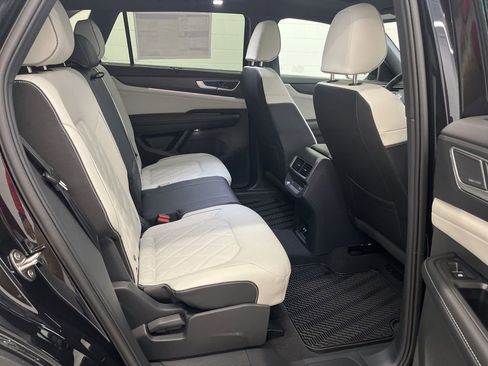 New 2026 Volkswagen Atlas Cross Sport SEL Premium R-Line AWD/4WD image 33