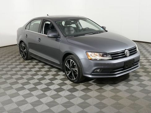 Used 2017 Volkswagen Jetta SEL FWD image 1