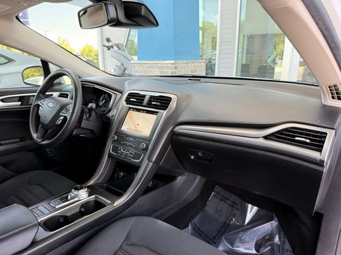 Used 2019 Ford Fusion SE FWD image 20