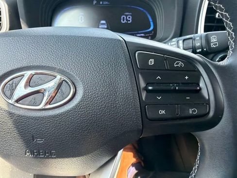 Used 2025 Hyundai Venue SEL FWD image 38