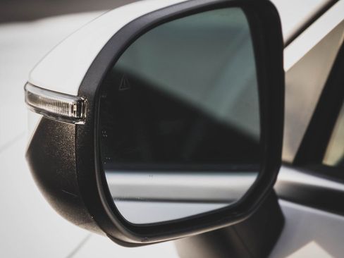 Used 2023 Kia Telluride LX image 4