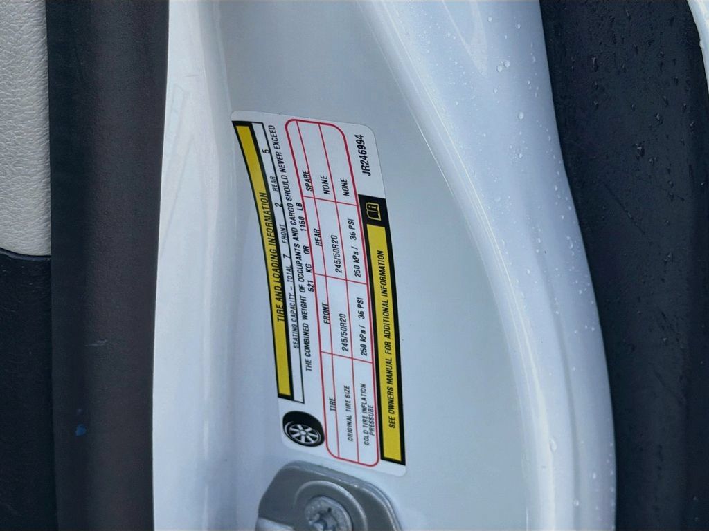 Used 2018 Chrysler Pacifica Limited w/ Tire & Wheel Group FWD image 34