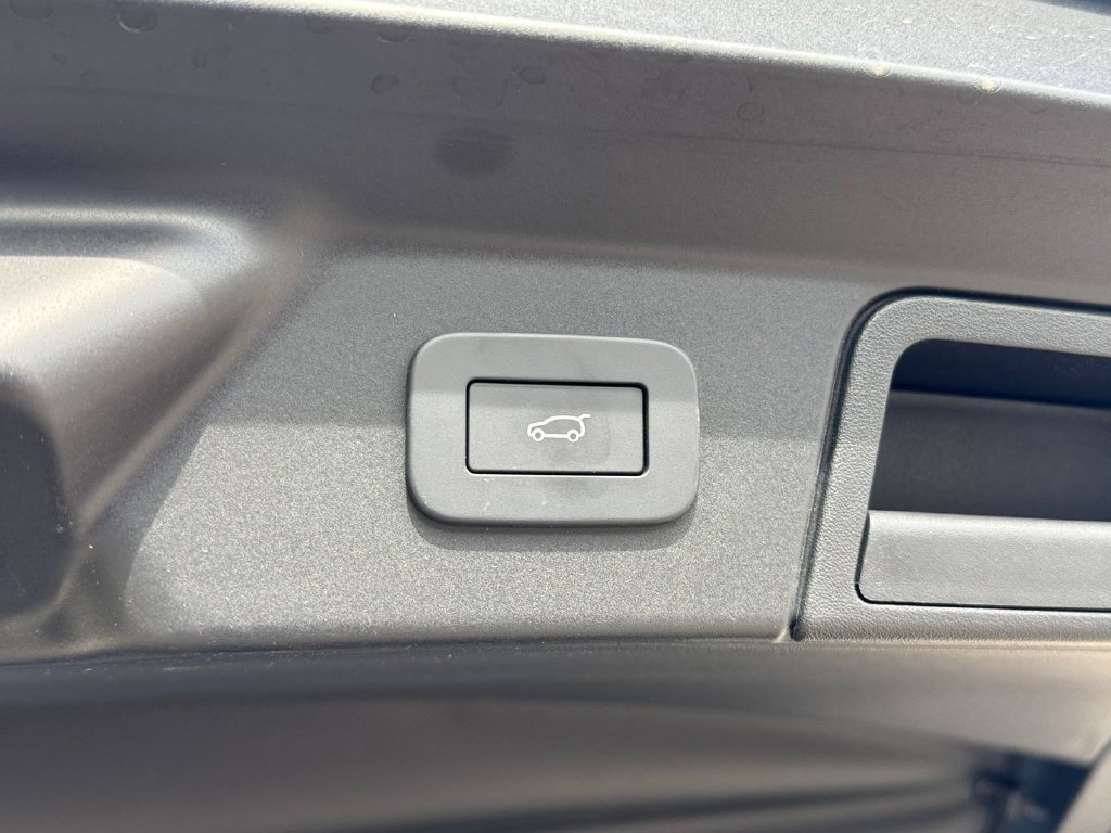 Certified 2026 Land Rover Range Rover Velar Dynamic SE AWD/4WD image 6