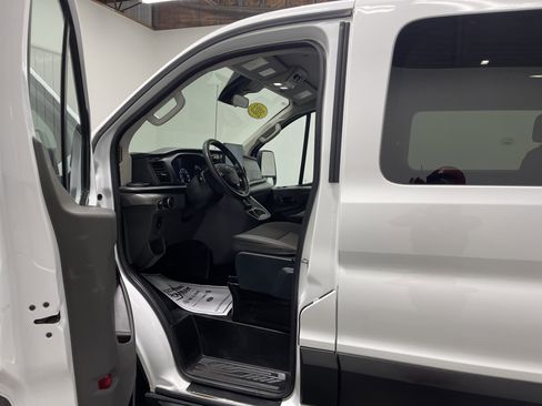 Used 2023 Ford Transit 350 XLT image 9