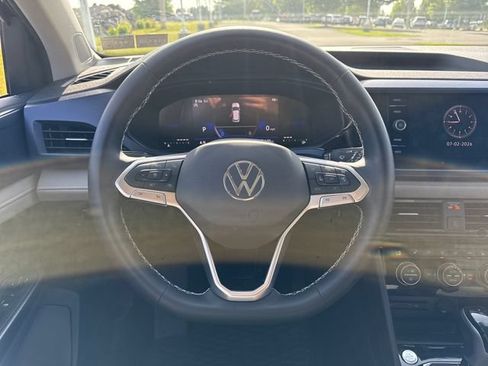 Used 2024 Volkswagen Taos SE w/ Panoramic Sunroof Package AWD/4WD image 20