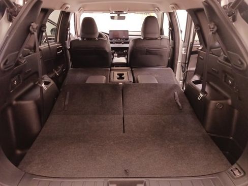 Used 2025 Mitsubishi Outlander SE image 30