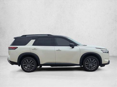Used 2022 Nissan Pathfinder SL w/ SL Premium Package FWD image 4