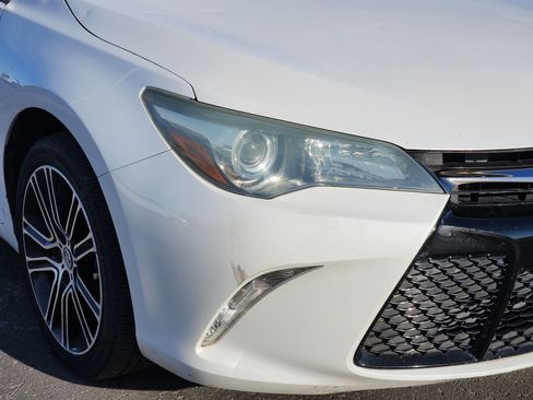 Used 2016 Toyota Camry SE image 10