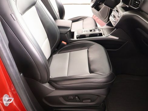 Used 2022 Ford Explorer XLT w/ Equipment Group 202A image 15