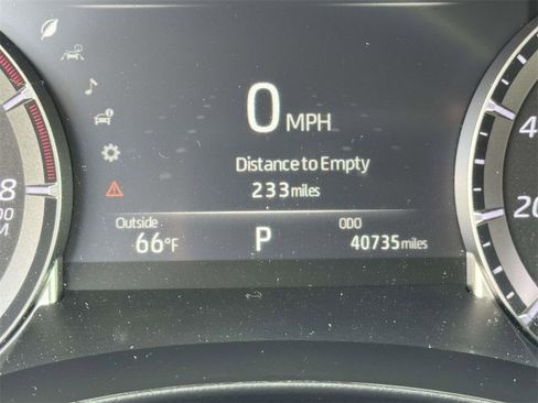 Used 2023 Toyota Highlander XLE image 12