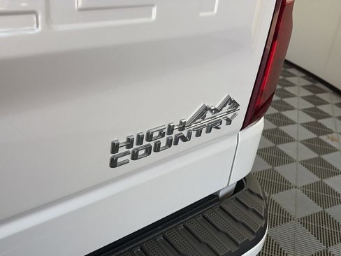 Certified 2024 Chevrolet Silverado 1500 High Country w/ High Country Premium Package AWD/4WD image 16