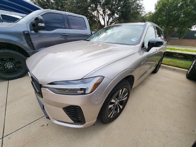 Used 2025 Volvo XC60 B5 Core AWD/4WD image 3
