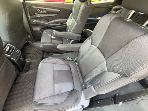 Used 2023 Subaru Ascent Premium w/ Convenience Package AWD/4WD image 22