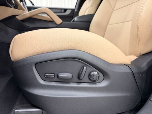 New 2026 Porsche Cayenne AWD/4WD image 32