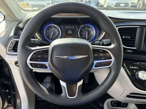 Used 2018 Chrysler Pacifica Touring Plus image 13