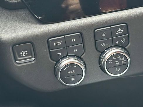 Used 2024 GMC Sierra 1500 SLT image 19